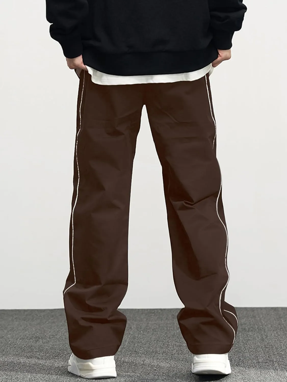 Verdusa Men's Track Pants Straight Leg Acitve Streetwear Elastic Waist Parachute Pants with Pockets