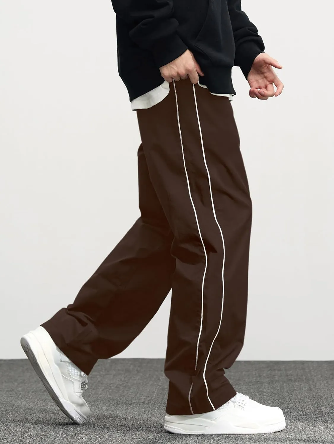 Verdusa Men's Track Pants Straight Leg Acitve Streetwear Elastic Waist Parachute Pants with Pockets